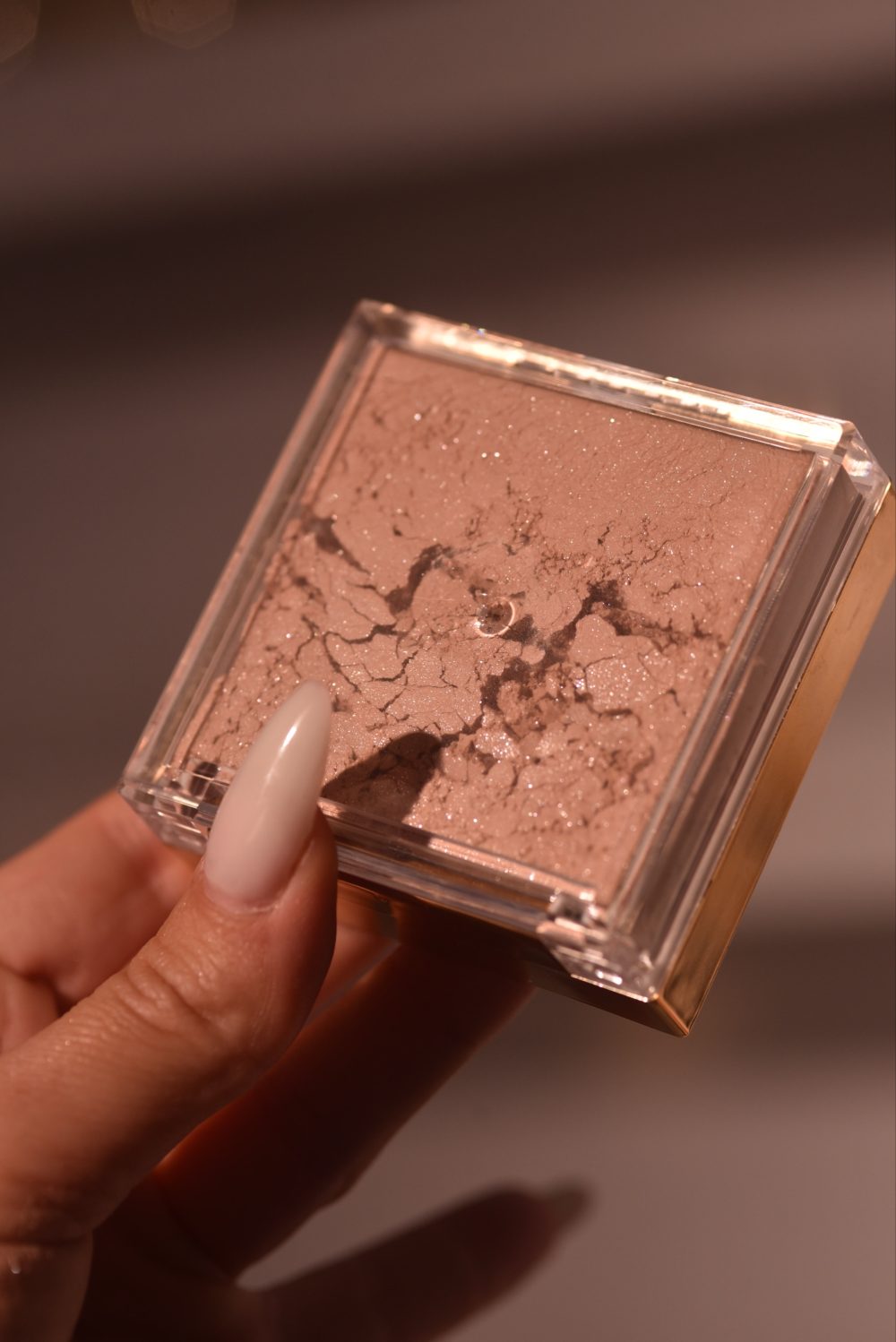 Nude brown translucent glittery setting powder Handbag-size powder.