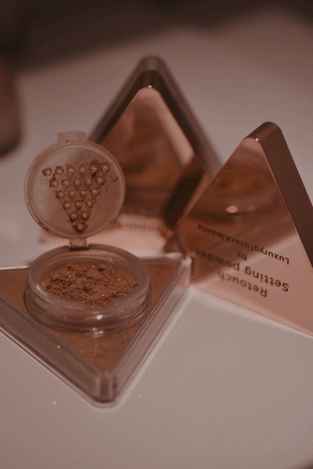 Chocolate dust glitter setting powder for dark skin Tones